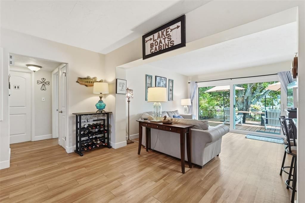 For Sale: $425,000 (2 beds, 2 baths, 1310 Square Feet)