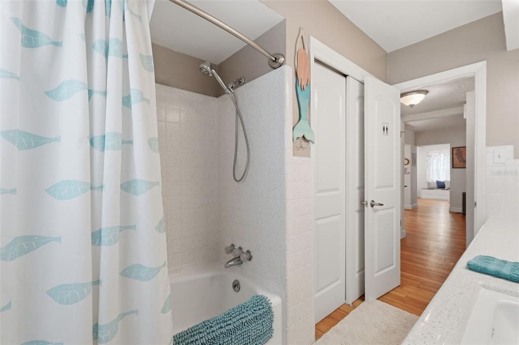 For Sale: $425,000 (2 beds, 2 baths, 1310 Square Feet)