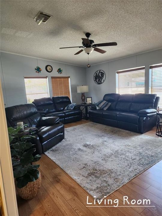 For Sale: $159,900 (2 beds, 2 baths, 1108 Square Feet)