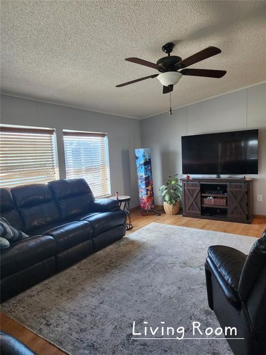 For Sale: $159,900 (2 beds, 2 baths, 1108 Square Feet)
