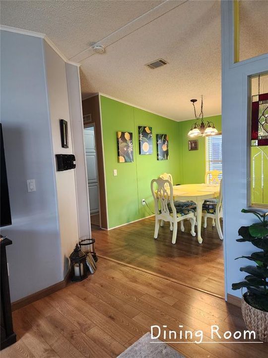 For Sale: $159,900 (2 beds, 2 baths, 1108 Square Feet)
