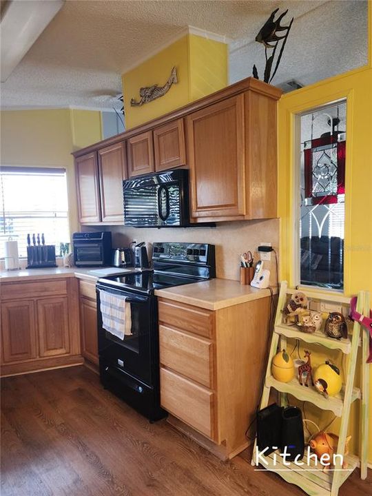 For Sale: $159,900 (2 beds, 2 baths, 1108 Square Feet)