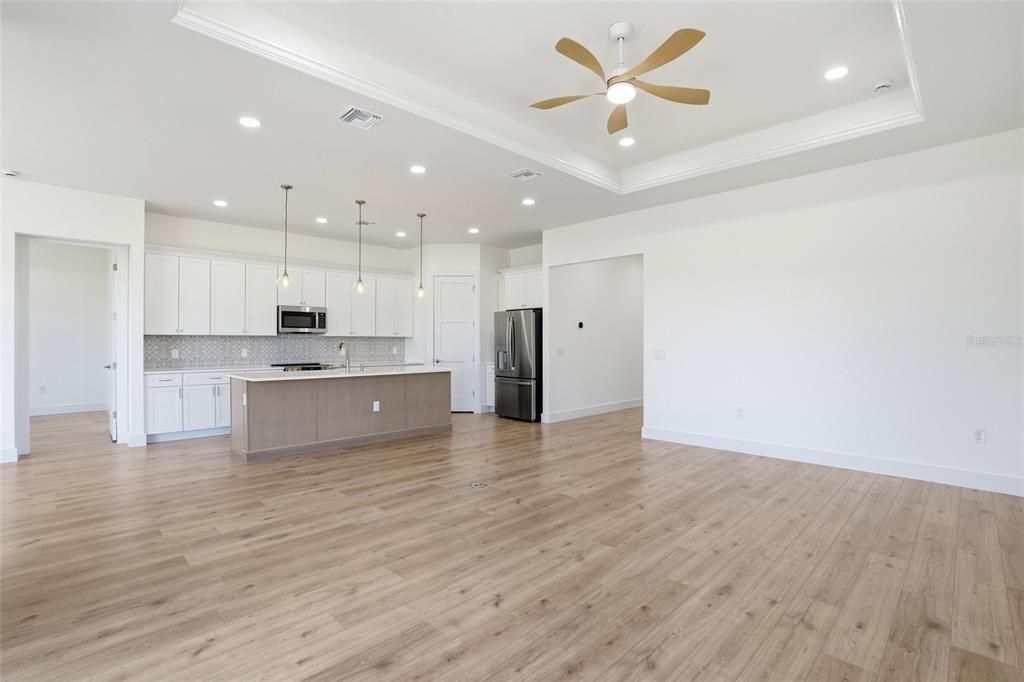En Venta: $484,900 (4 camas, 3 baños, 2205 Pies cuadrados)