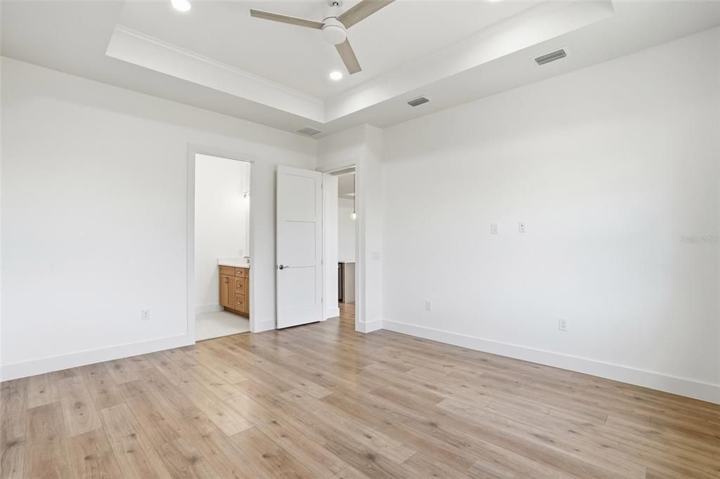 En Venta: $484,900 (4 camas, 3 baños, 2205 Pies cuadrados)