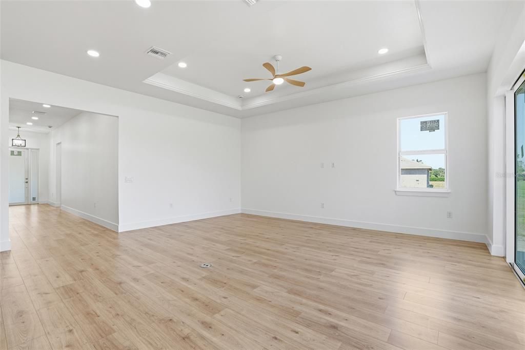 En Venta: $484,900 (4 camas, 3 baños, 2205 Pies cuadrados)