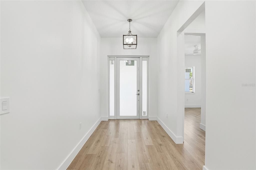 En Venta: $484,900 (4 camas, 3 baños, 2205 Pies cuadrados)
