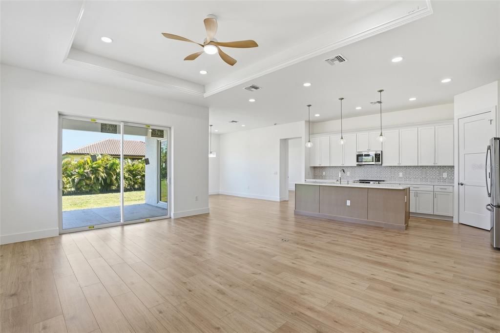 En Venta: $484,900 (4 camas, 3 baños, 2205 Pies cuadrados)