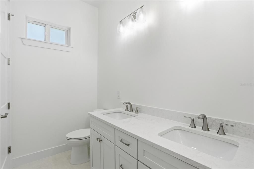En Venta: $484,900 (4 camas, 3 baños, 2205 Pies cuadrados)