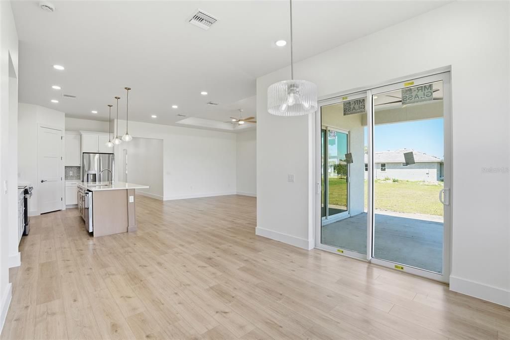 En Venta: $484,900 (4 camas, 3 baños, 2205 Pies cuadrados)