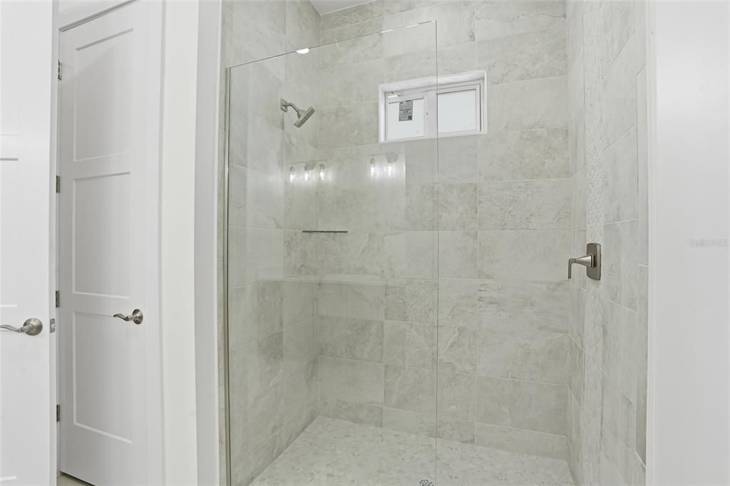 En Venta: $484,900 (4 camas, 3 baños, 2205 Pies cuadrados)