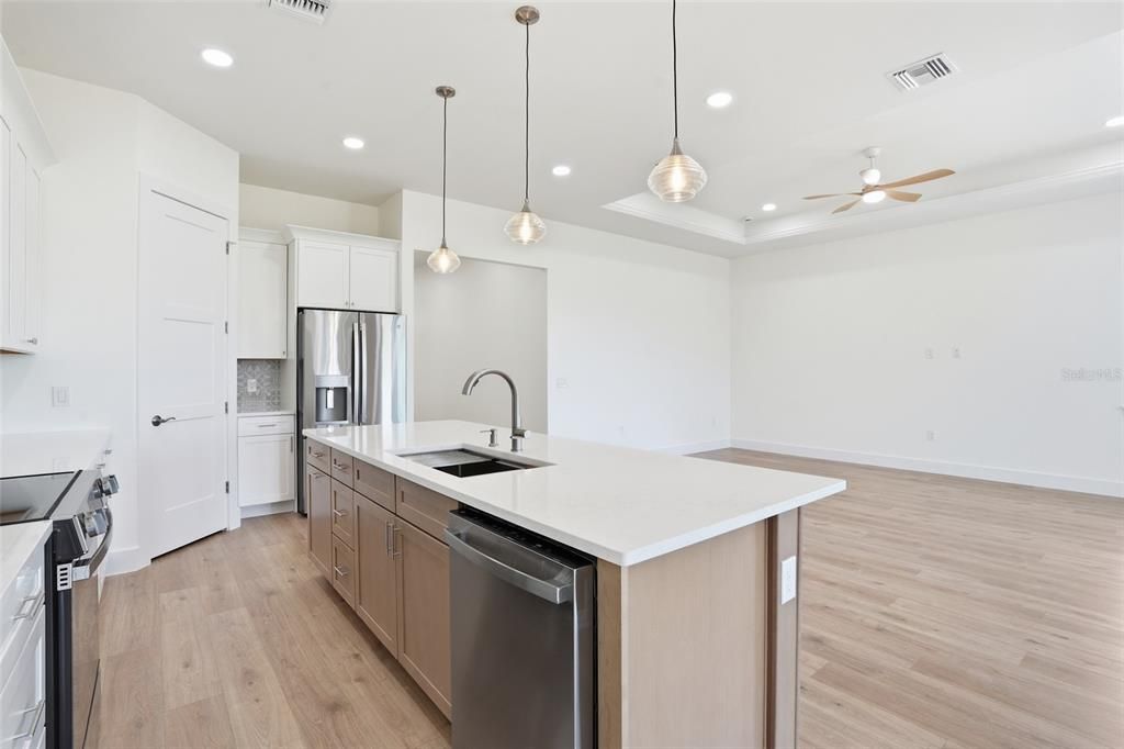 En Venta: $484,900 (4 camas, 3 baños, 2205 Pies cuadrados)