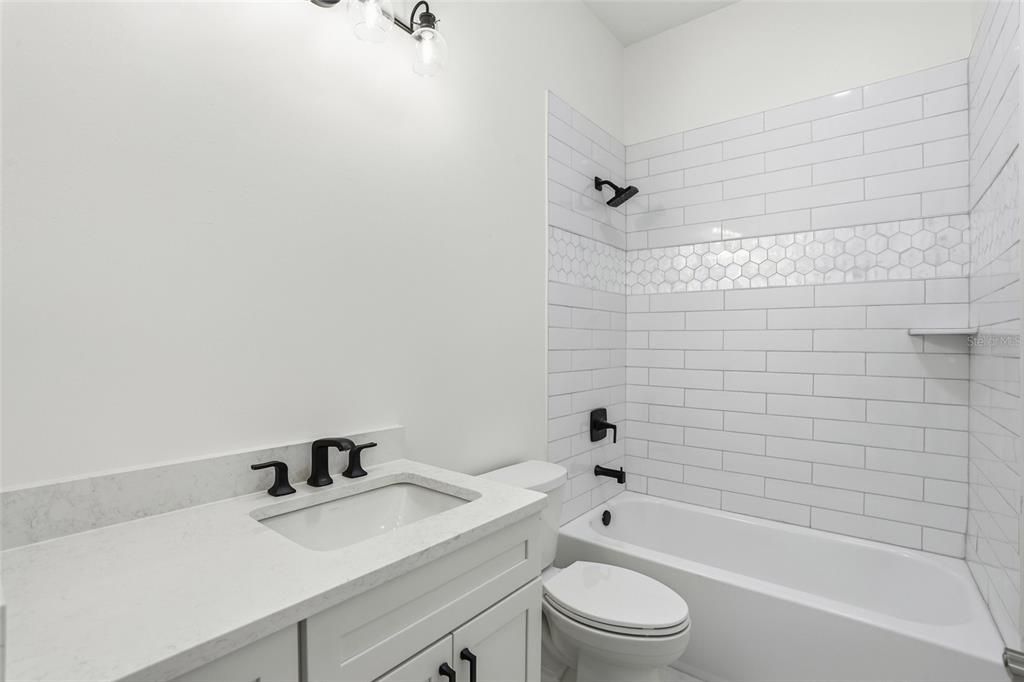 En Venta: $484,900 (4 camas, 3 baños, 2205 Pies cuadrados)