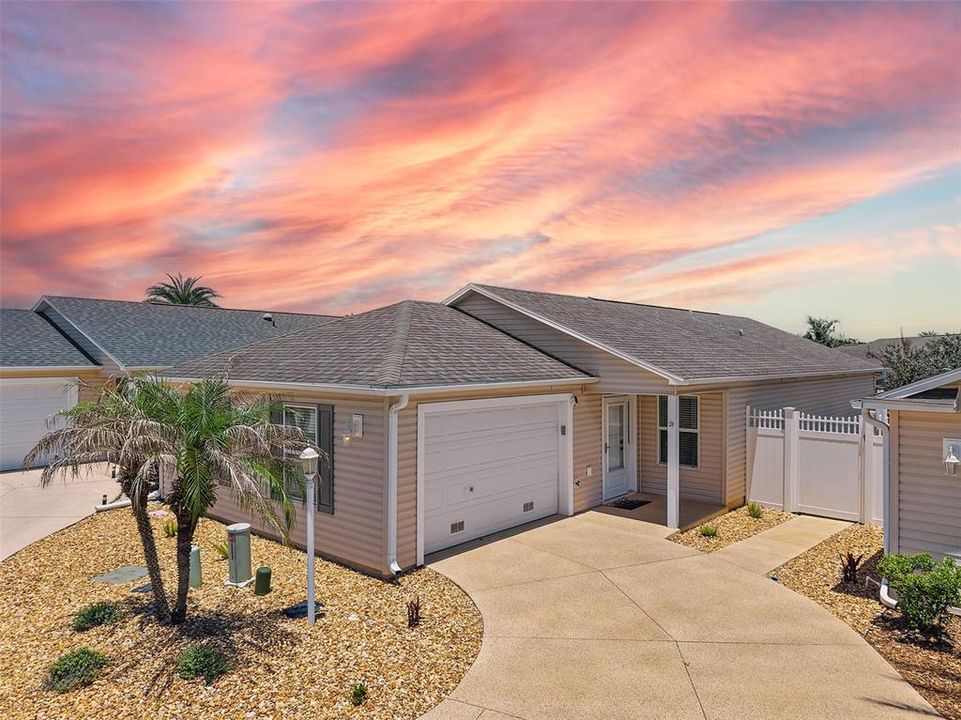 Active With Contract: $350,000 (3 beds, 2 baths, 1357 Square Feet)