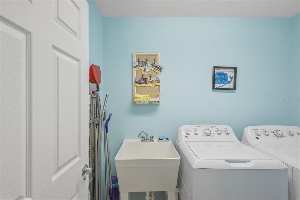 Active With Contract: $350,000 (3 beds, 2 baths, 1357 Square Feet)