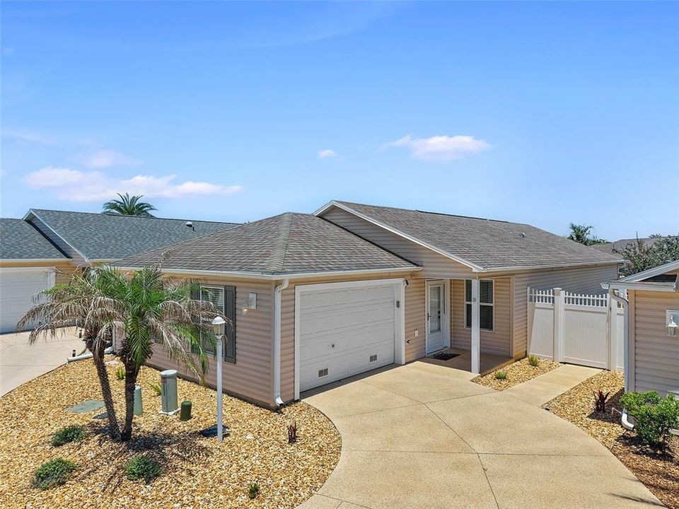 Active With Contract: $350,000 (3 beds, 2 baths, 1357 Square Feet)