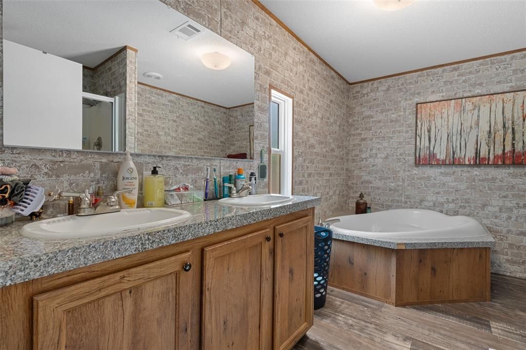 En Venta: $899,900 (6 camas, 4 baños, 2808 Pies cuadrados)
