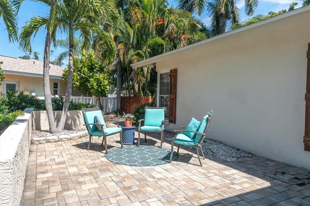 Active With Contract: $669,000 (3 beds, 2 baths, 1584 Square Feet)