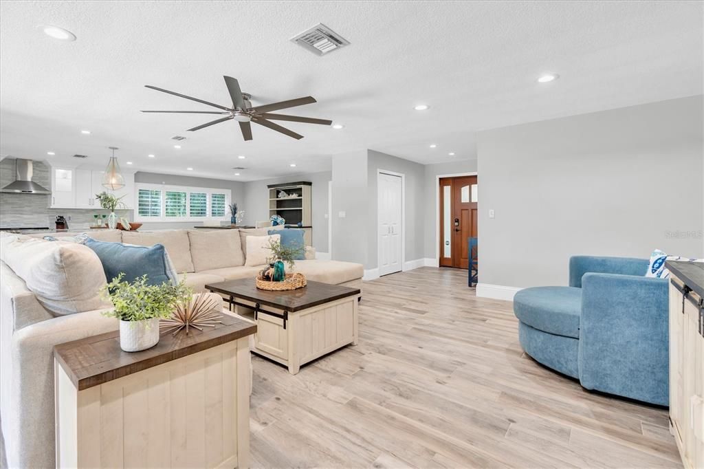 Active With Contract: $669,000 (3 beds, 2 baths, 1584 Square Feet)