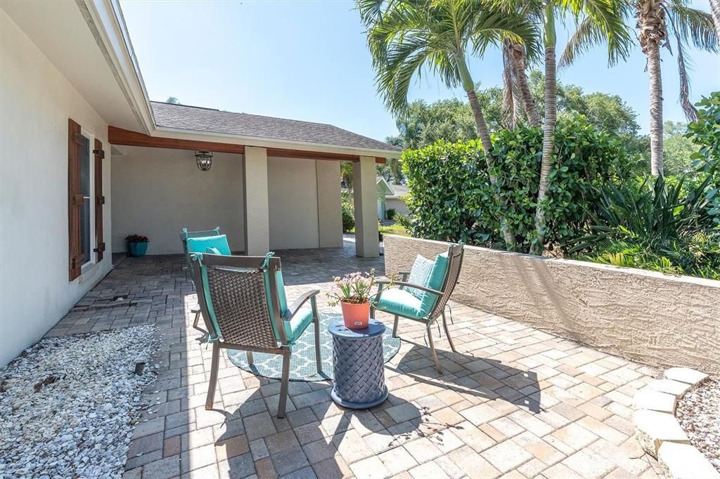 Active With Contract: $669,000 (3 beds, 2 baths, 1584 Square Feet)