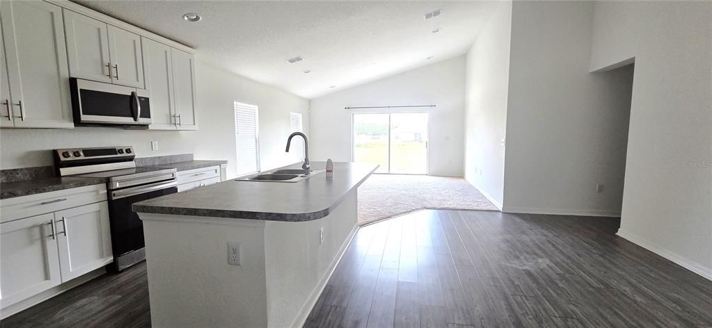 For Sale: $283,000 (4 beds, 2 baths, 1946 Square Feet)