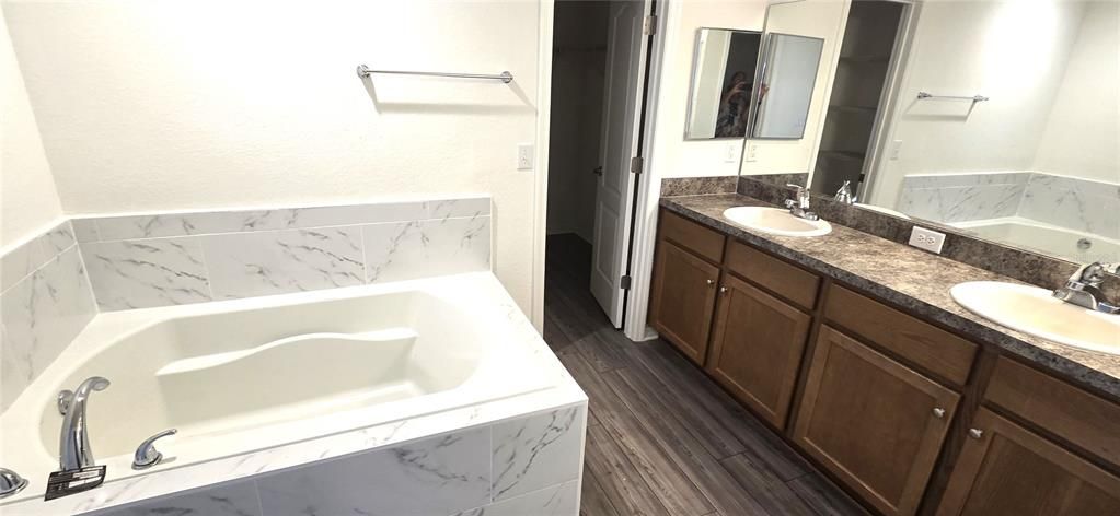 For Sale: $283,000 (4 beds, 2 baths, 1946 Square Feet)
