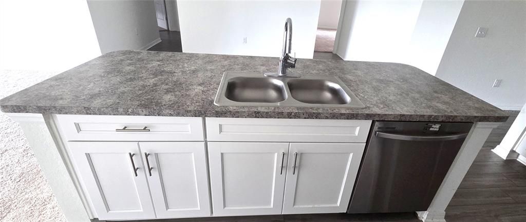 For Sale: $283,000 (4 beds, 2 baths, 1946 Square Feet)