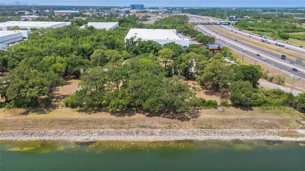 На продажу: $599,000 (0.78 acres)