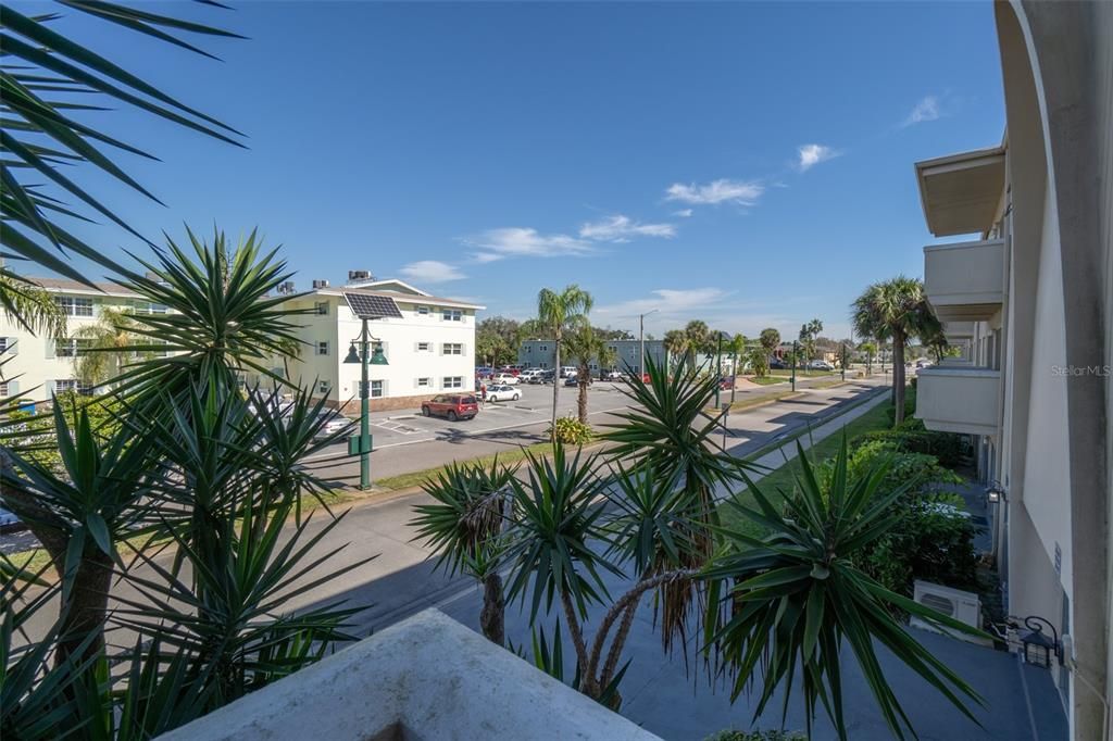 For Sale: $155,000 (1 beds, 1 baths, 680 Square Feet)