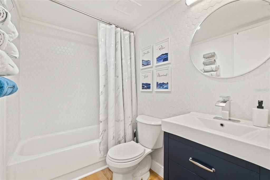 For Sale: $155,000 (1 beds, 1 baths, 680 Square Feet)