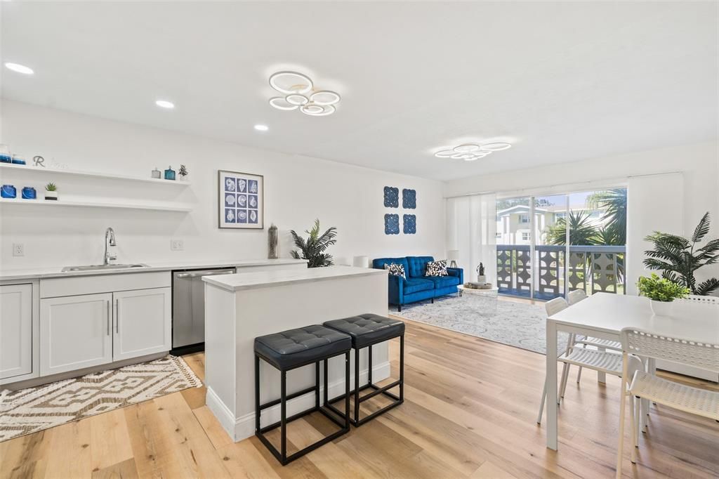 For Sale: $155,000 (1 beds, 1 baths, 680 Square Feet)