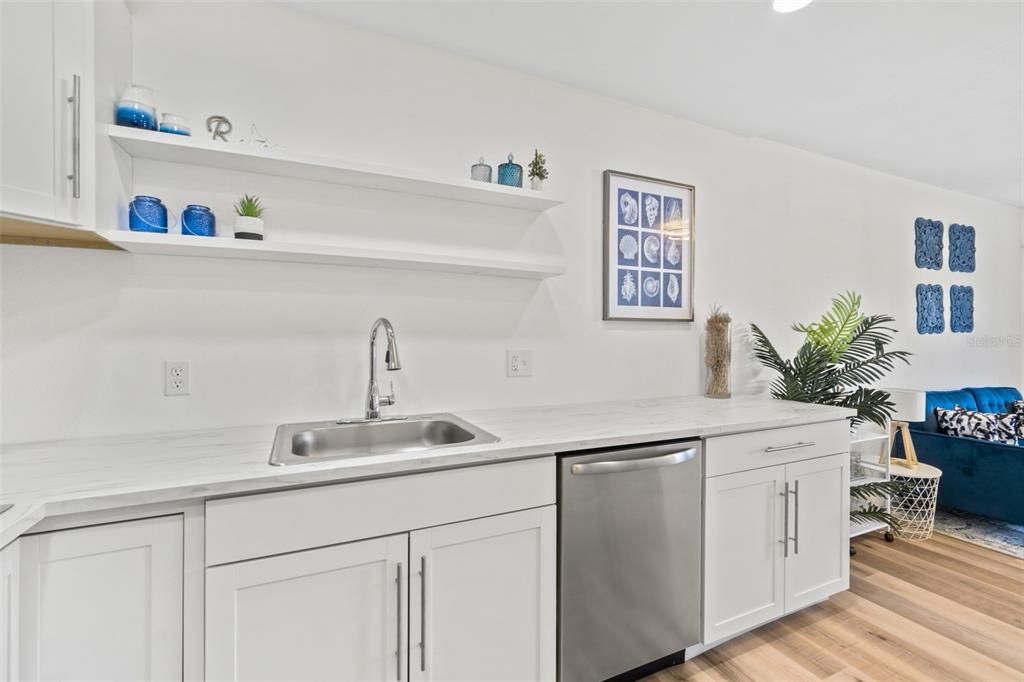 For Sale: $155,000 (1 beds, 1 baths, 680 Square Feet)
