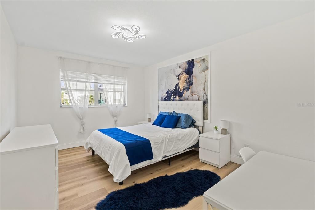 For Sale: $155,000 (1 beds, 1 baths, 680 Square Feet)