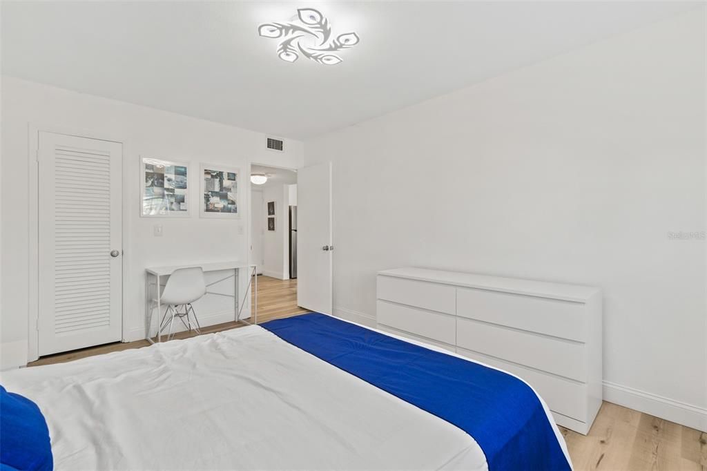 For Sale: $155,000 (1 beds, 1 baths, 680 Square Feet)