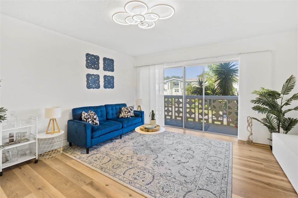 For Sale: $155,000 (1 beds, 1 baths, 680 Square Feet)