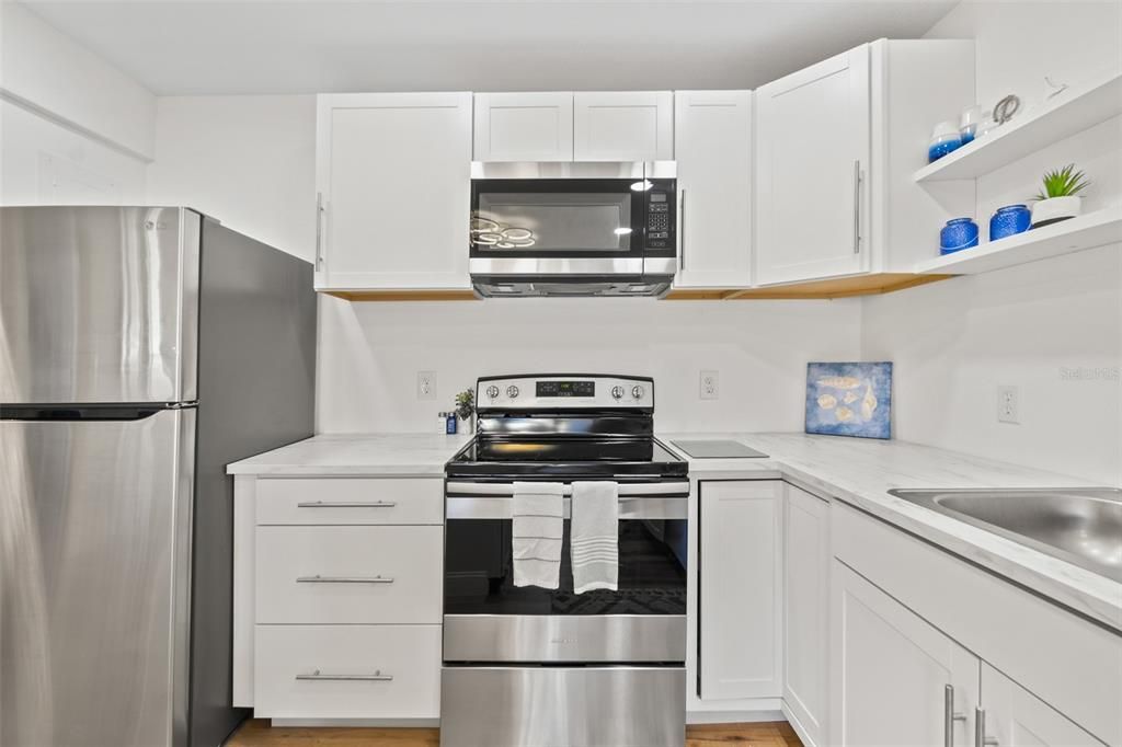 For Sale: $155,000 (1 beds, 1 baths, 680 Square Feet)