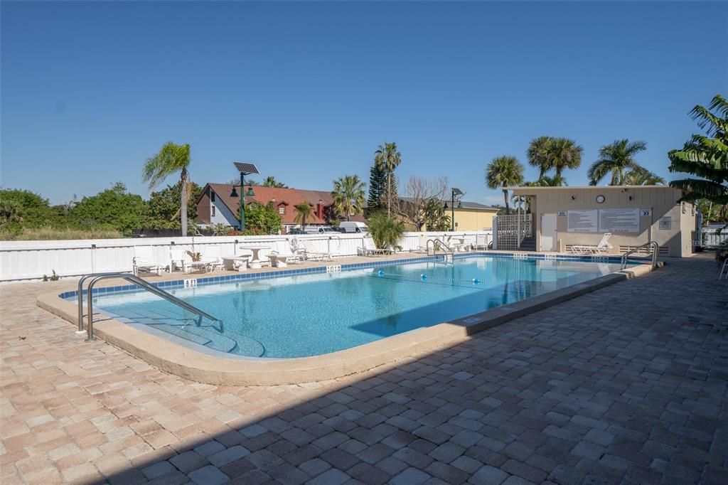 For Sale: $155,000 (1 beds, 1 baths, 680 Square Feet)