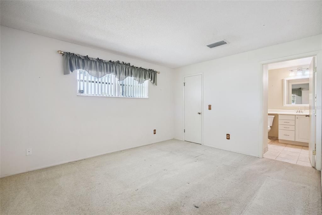 For Sale: $419,500 (4 beds, 2 baths, 1589 Square Feet)