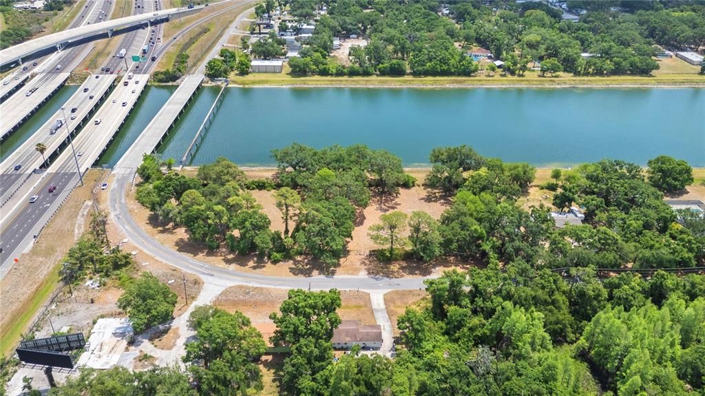 На продажу: $599,000 (0.84 acres)