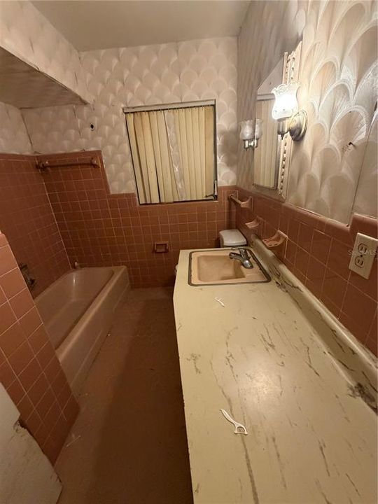 Под контрактом: $249,900 (4 спален, 2 ванн, 1680 Квадратных фут)