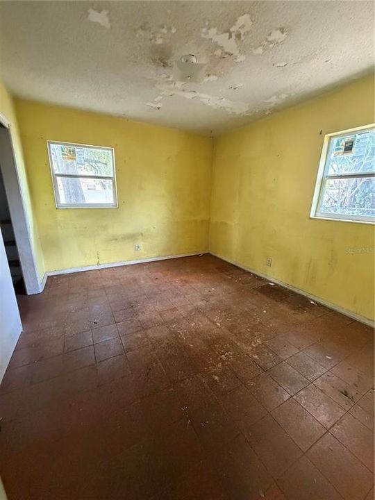Под контрактом: $249,900 (4 спален, 2 ванн, 1680 Квадратных фут)