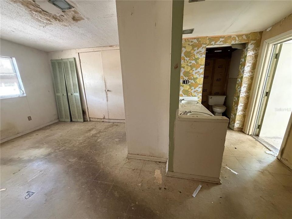 Под контрактом: $249,900 (4 спален, 2 ванн, 1680 Квадратных фут)
