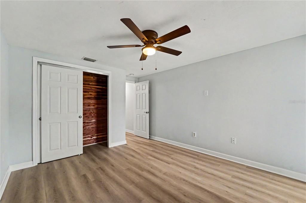 For Sale: $115,000 (2 beds, 1 baths, 975 Square Feet)