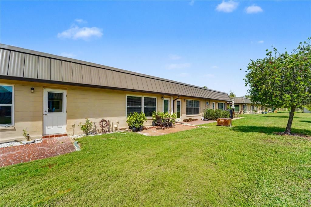 For Sale: $115,000 (2 beds, 1 baths, 975 Square Feet)