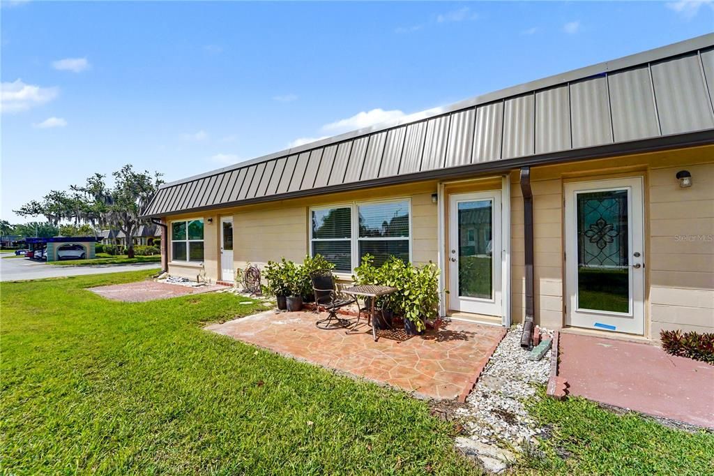 For Sale: $115,000 (2 beds, 1 baths, 975 Square Feet)