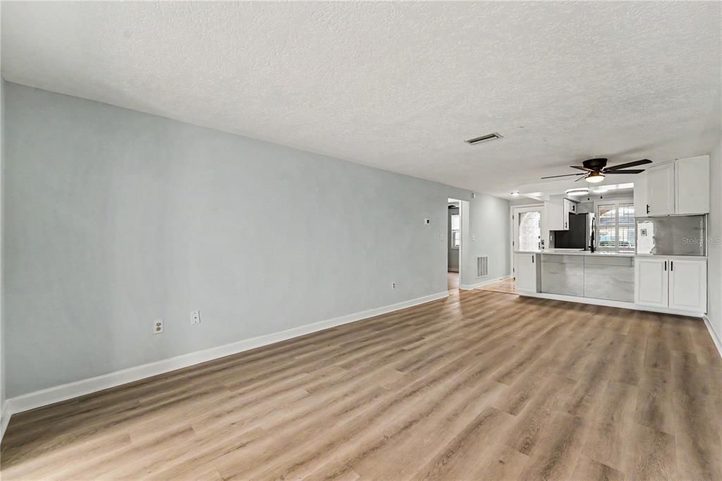 For Sale: $115,000 (2 beds, 1 baths, 975 Square Feet)