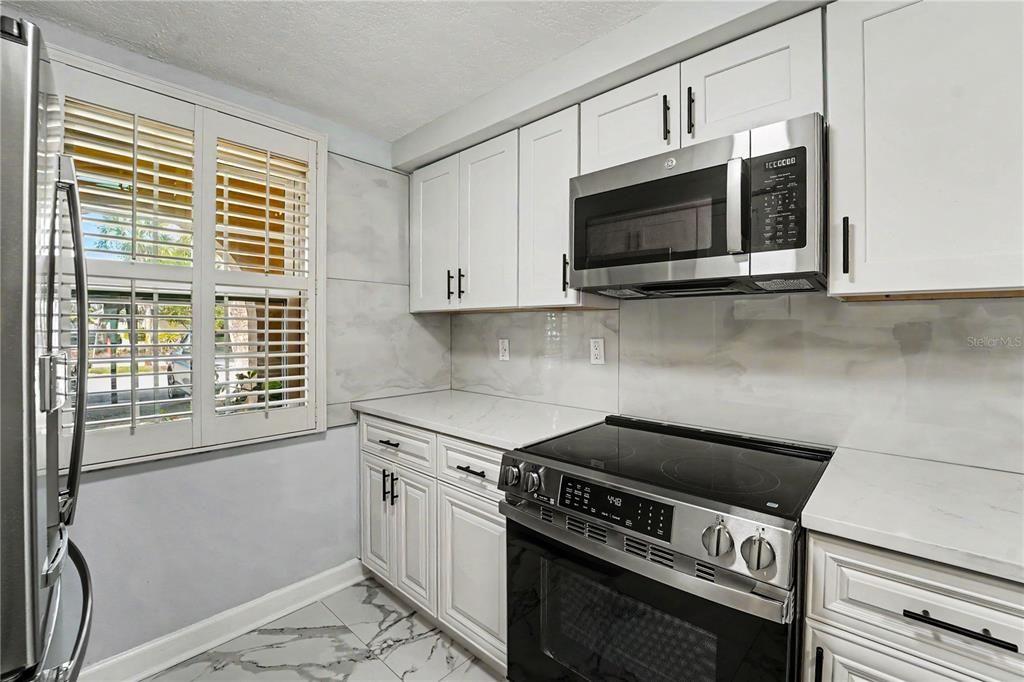 For Sale: $115,000 (2 beds, 1 baths, 975 Square Feet)
