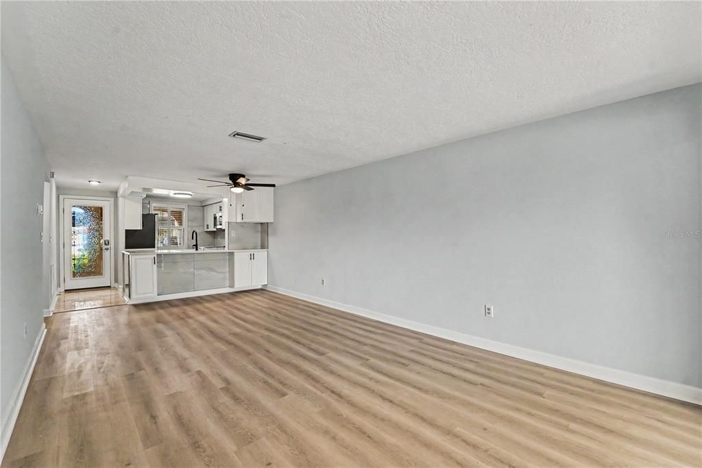 For Sale: $115,000 (2 beds, 1 baths, 975 Square Feet)