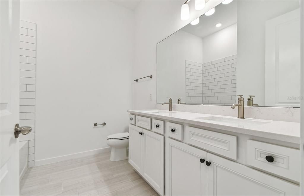 For Sale: $563,500 (3 beds, 3 baths, 2635 Square Feet)