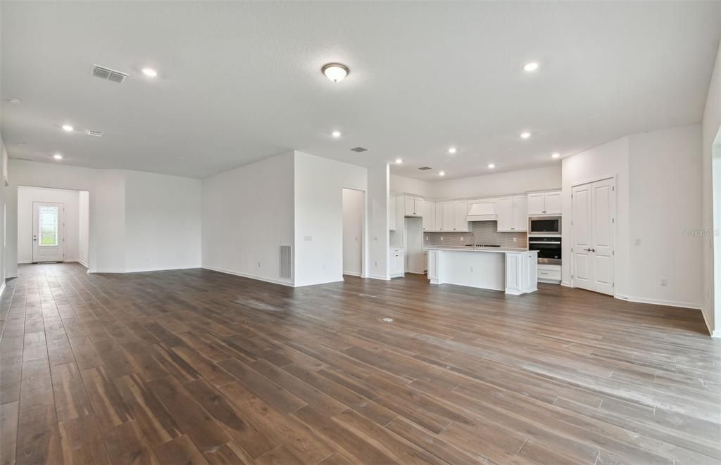 For Sale: $563,500 (3 beds, 3 baths, 2635 Square Feet)