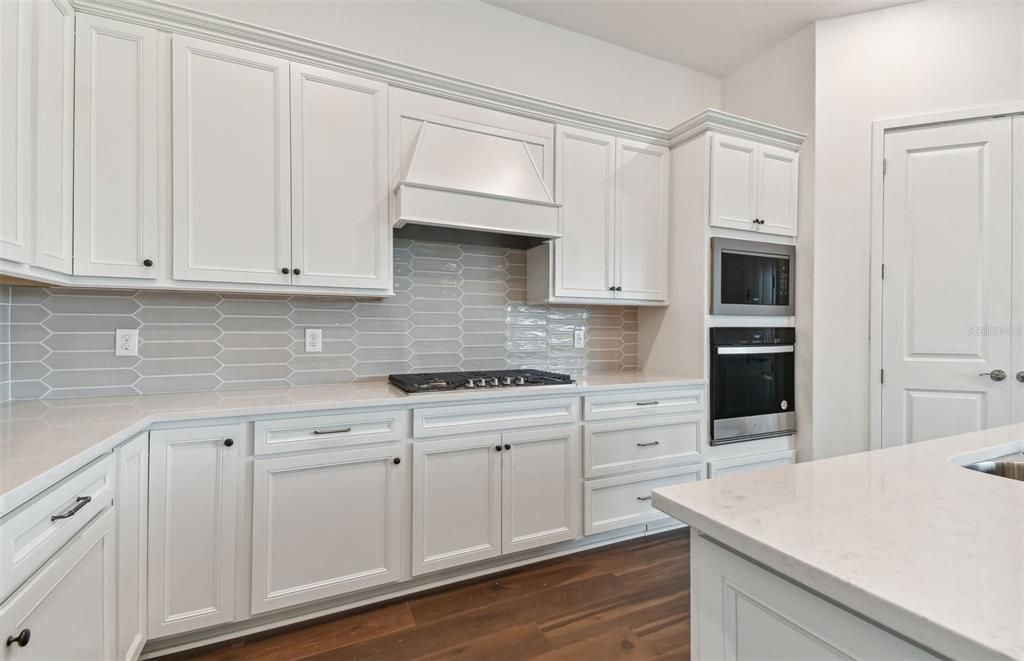For Sale: $563,500 (3 beds, 3 baths, 2635 Square Feet)